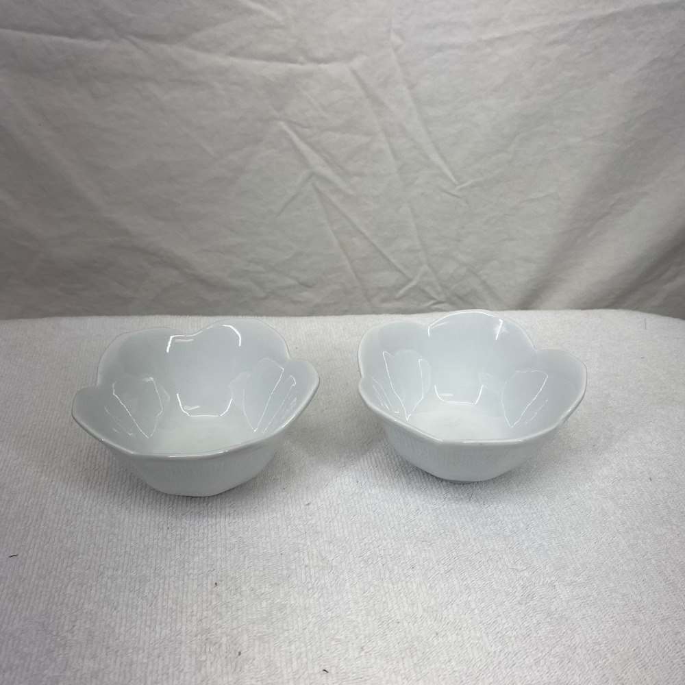 Pier 1 White Porcelain Scalloped Flower Dipping Sauce Bowls Set of 2 4.5 inch